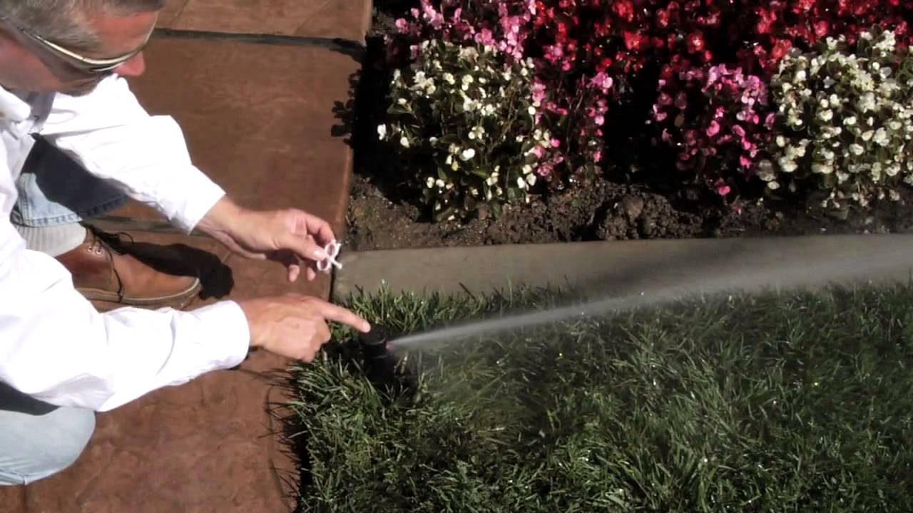 Как отрегулировать головки дождевателей для газонов