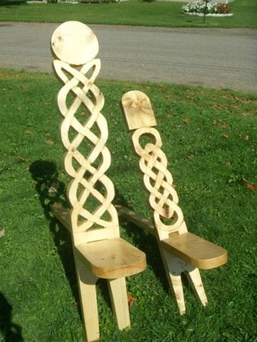 Саморобне крісло з двох дощок