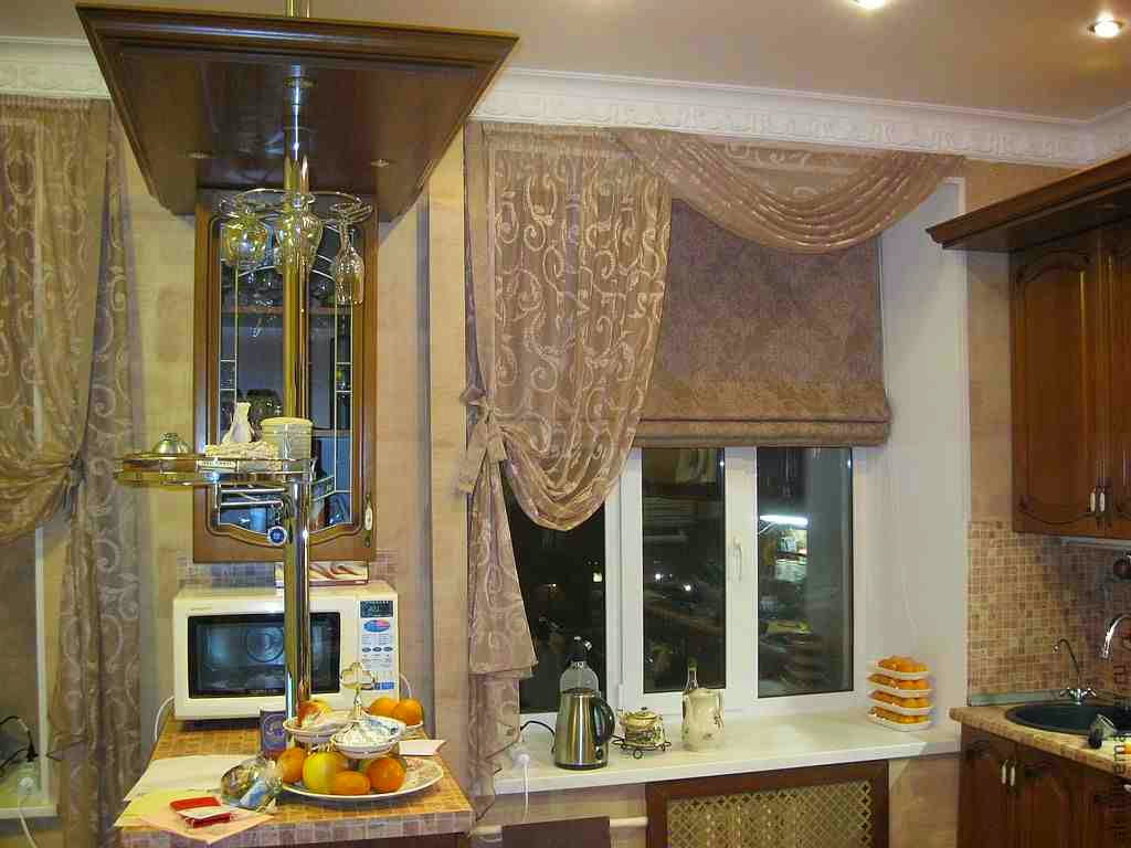 римские шторы в интерьере кухни фото