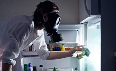 Как быстро убрать неприятный запах из холодильника