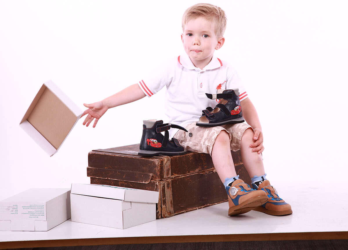 Почему даже ортопедическую обувь для ребенка выгодно приобрести в интернет-магазине?